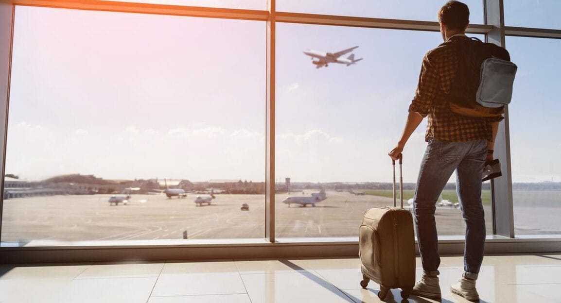 Escalas en aeropuertos hombre