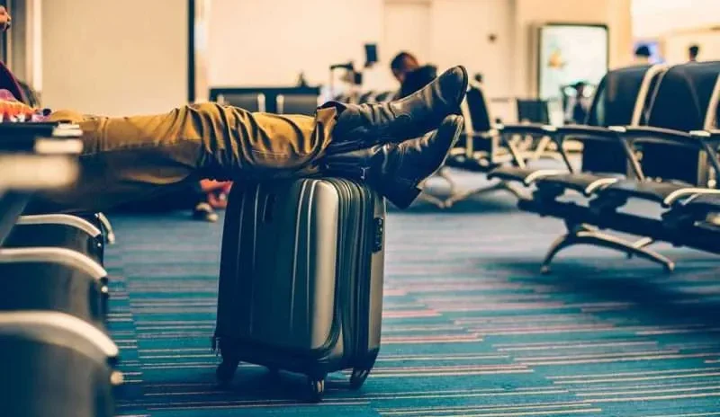Escalas en aeropuertos sentado